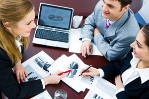 employees communicate about work